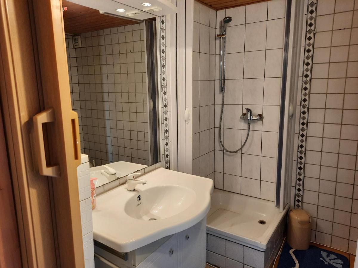 Moritz - Ferienhaus Ostlich Der Dorfstrasse In Insel Hiddensee *